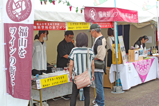 【生物科学科】福山ばら祭2024で福山大学ワインをグラス提供しました！